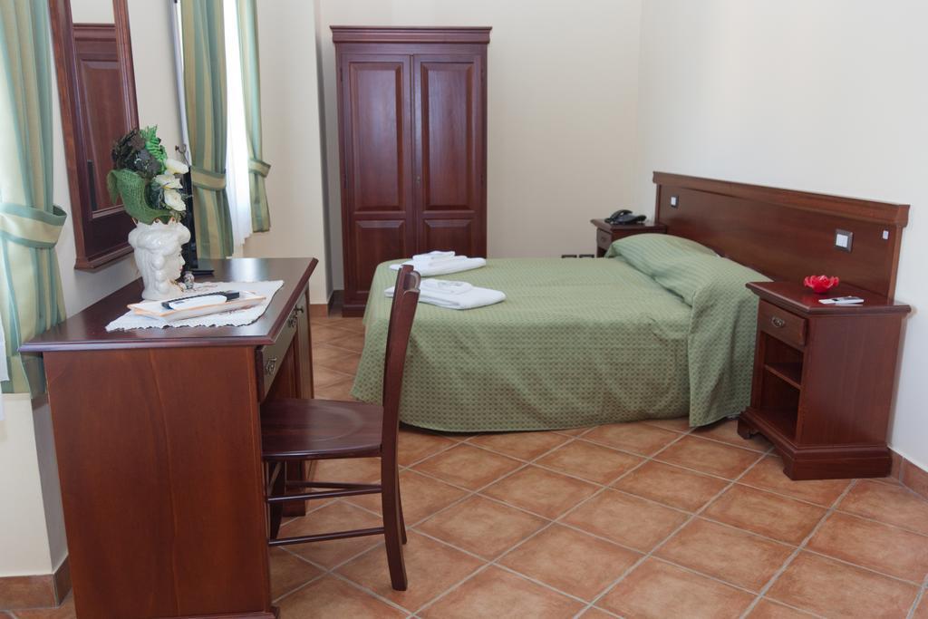 Roccella Valdemone Agriturismo Valle Dell'Etna الغرفة الصورة